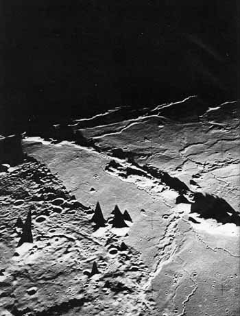 Pirámides en la Luna